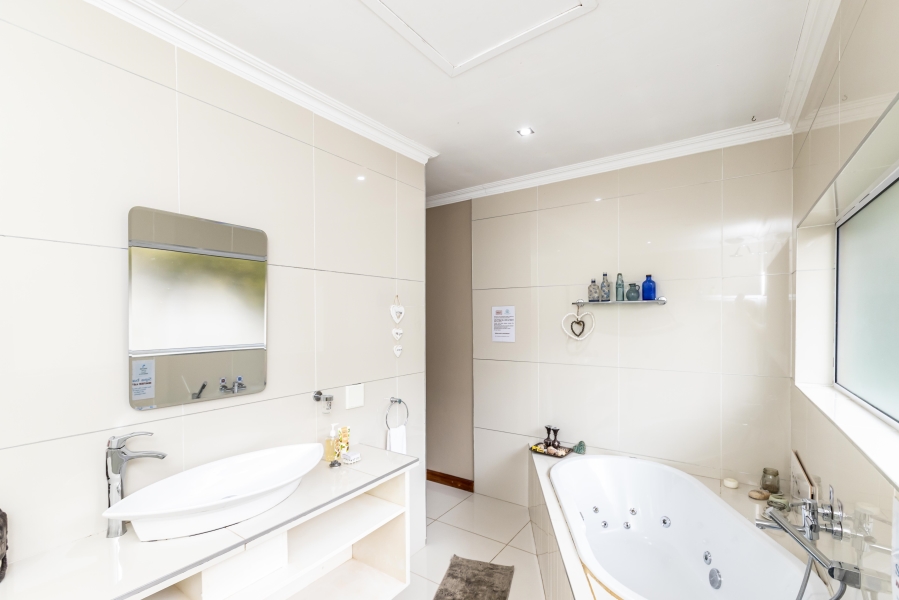 6 Bedroom Property for Sale in Dorchester Heights Eastern Cape
